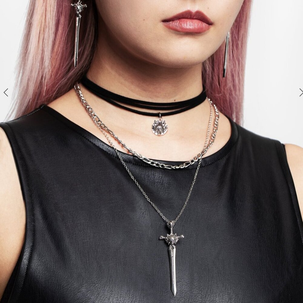 DISTURBIA Longclaw Layered Necklace